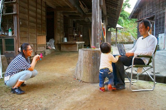 01 s - サテライトオフィス『Sansan神山ラボ』に新しいワークスペースを開設しました～"通勤１０秒、都会と田舎の良いとこどり"サテライトオフィスで家族と一緒に田舎暮らし～
